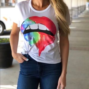 Chaser tie dye lips tee. Small. Bright colors, lightweight
